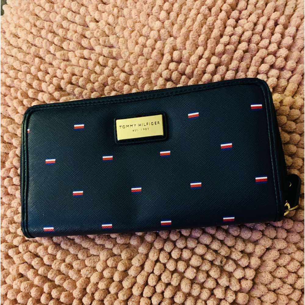 Tommy Hilfiger wallet never used